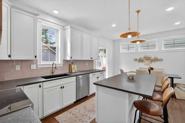 425 E Granger Avenue, Des Moines, IA 50315