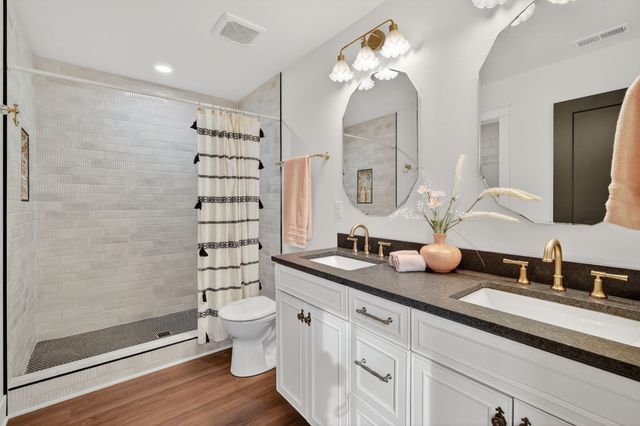 425 E Granger Avenue, Des Moines, IA 50315