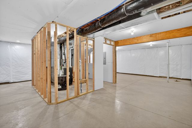 425 E Granger Avenue, Des Moines, IA 50315