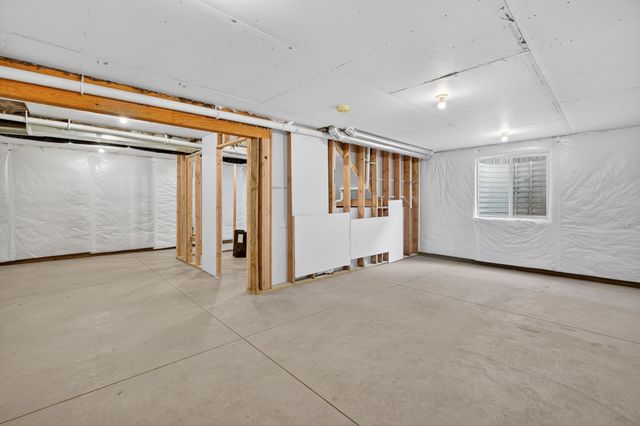 425 E Granger Avenue, Des Moines, IA 50315