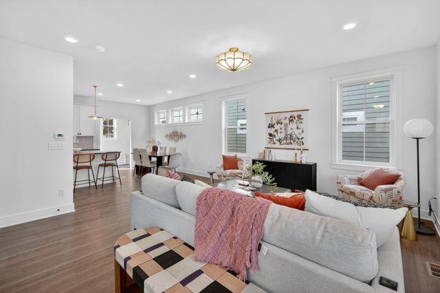 425 E Granger Avenue, Des Moines, IA 50315