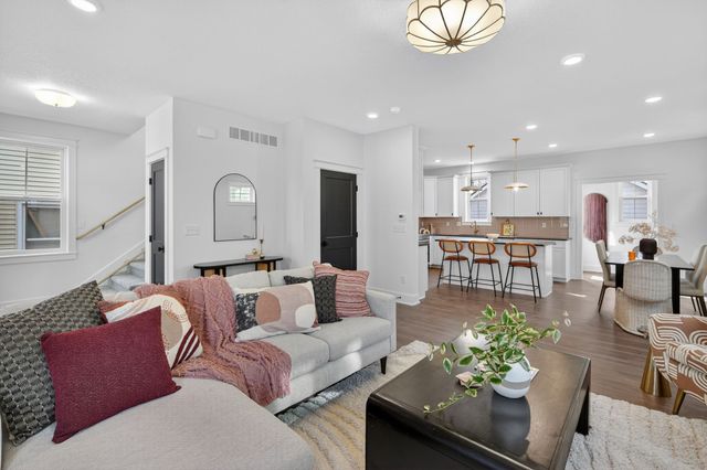 425 E Granger Avenue, Des Moines, IA 50315