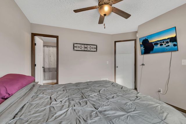 909 4th Street NE, Rice, MN 56367