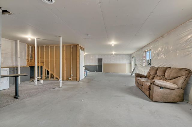 909 4th Street NE, Rice, MN 56367