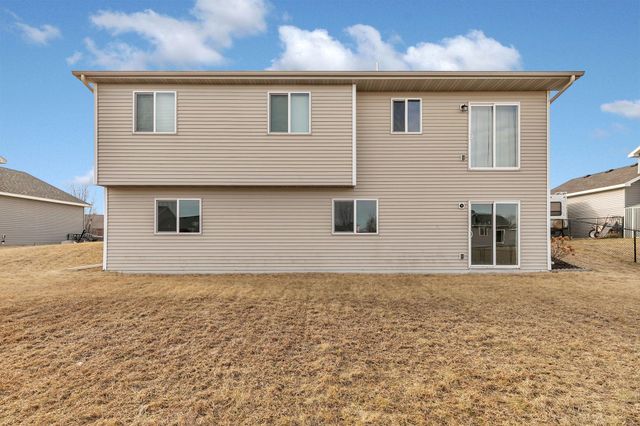 909 4th Street NE, Rice, MN 56367