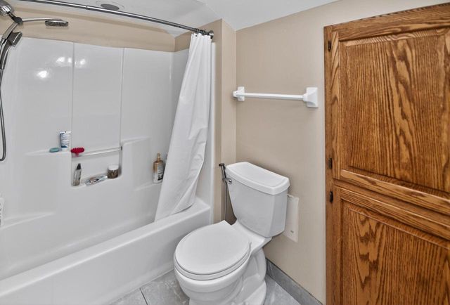 9015 S 84th STREET, Franklin, WI 53132