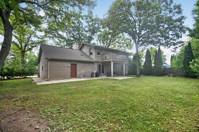 9015 S 84th STREET, Franklin, WI 53132