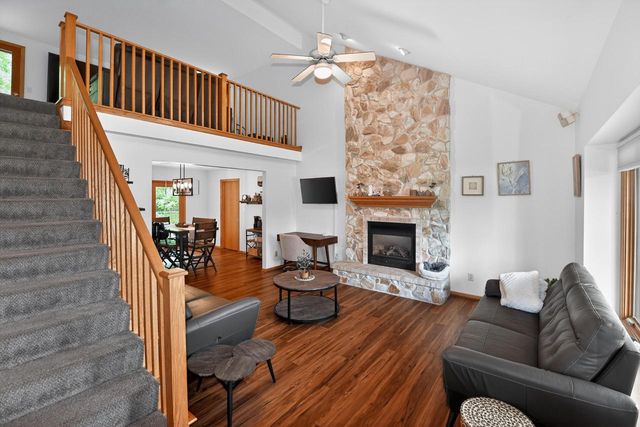 9015 S 84th STREET, Franklin, WI 53132