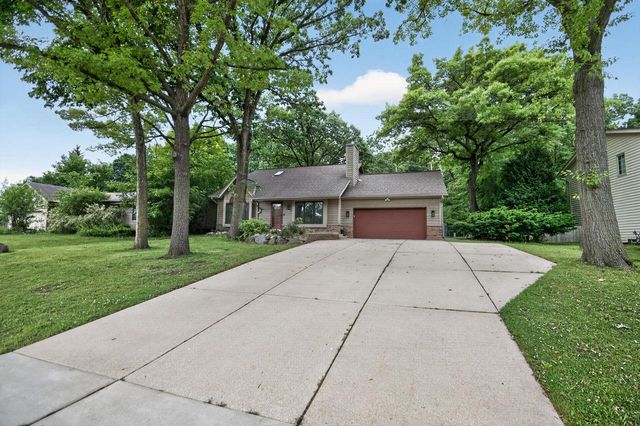 9015 S 84th STREET, Franklin, WI 53132