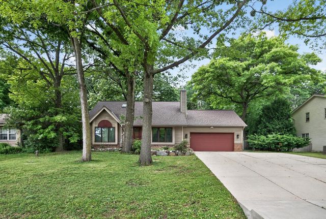 9015 S 84th STREET, Franklin, WI 53132