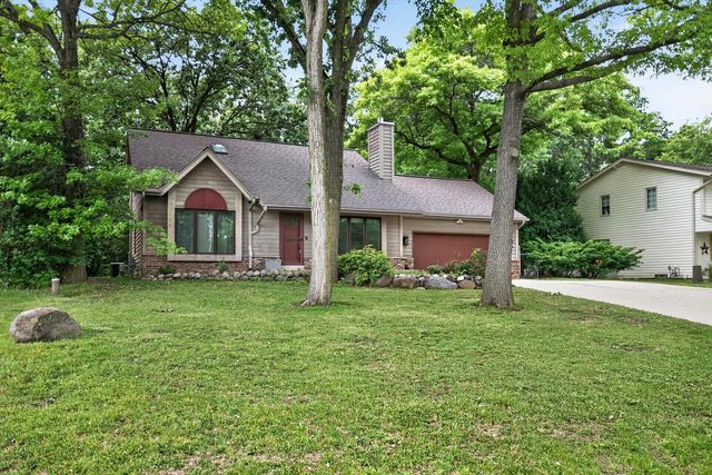 9015 S 84th STREET, Franklin, WI 53132