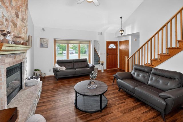 9015 S 84th STREET, Franklin, WI 53132