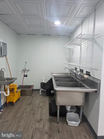 101 N BROADWAY, Pennsville, NJ 08070