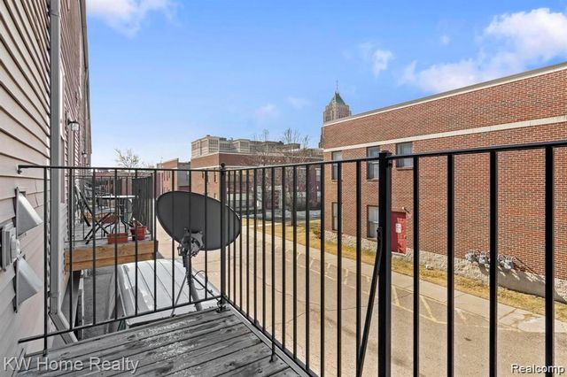 7637 Woodward Avenue, Detroit, MI 48202