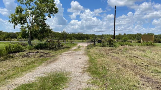 1602 County Road 62, Rosharon, TX 77583
