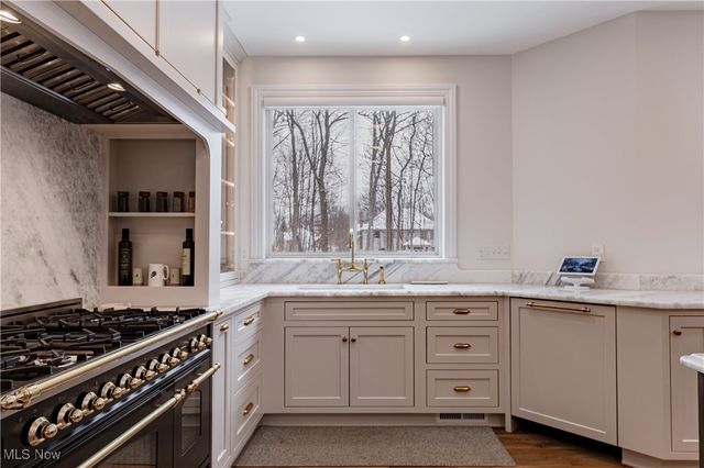 17421 Rambling Creek Trail, Chagrin Falls, OH 44023