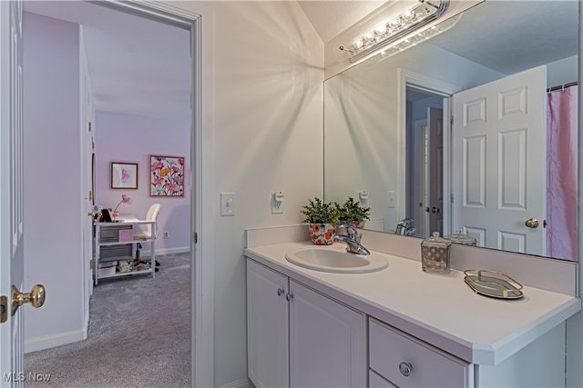 17421 Rambling Creek Trail, Chagrin Falls, OH 44023