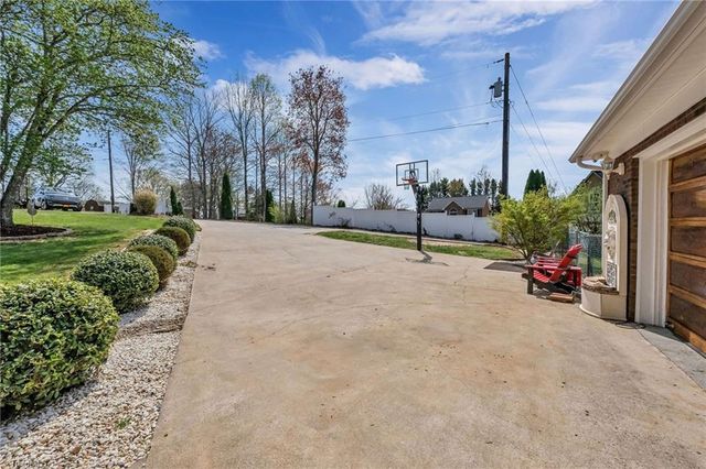 284 Bugle Lane, Wilkesboro, NC 28697