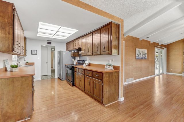 6995 Wavecrest Way, Sacramento, CA 95831