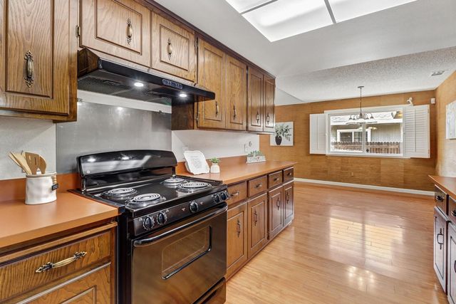 6995 Wavecrest Way, Sacramento, CA 95831
