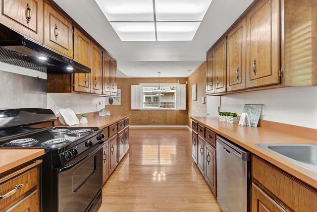 6995 Wavecrest Way, Sacramento, CA 95831