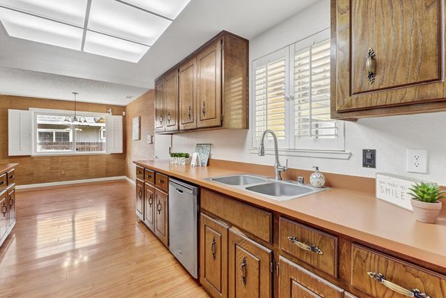 6995 Wavecrest Way, Sacramento, CA 95831