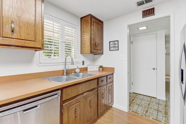 6995 Wavecrest Way, Sacramento, CA 95831