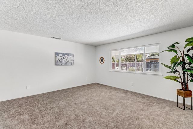 6995 Wavecrest Way, Sacramento, CA 95831