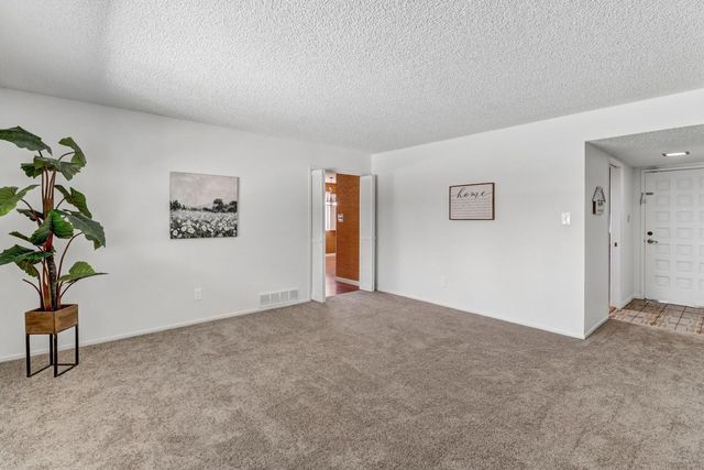 6995 Wavecrest Way, Sacramento, CA 95831