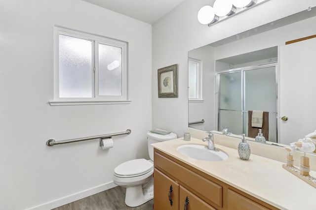 6995 Wavecrest Way, Sacramento, CA 95831