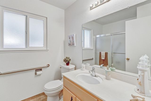 6995 Wavecrest Way, Sacramento, CA 95831