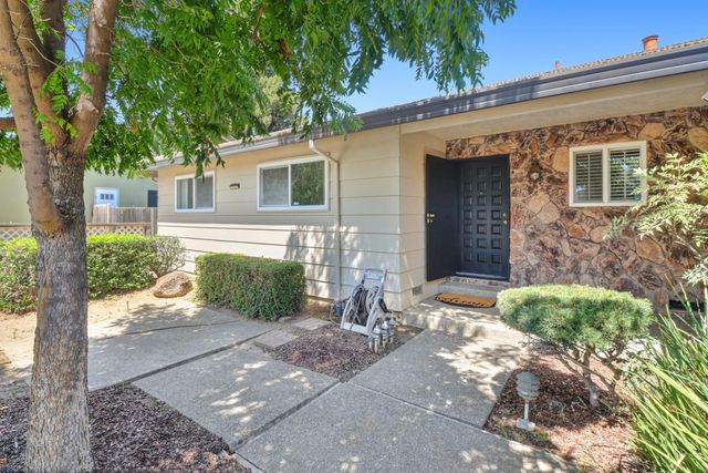 6995 Wavecrest Way, Sacramento, CA 95831