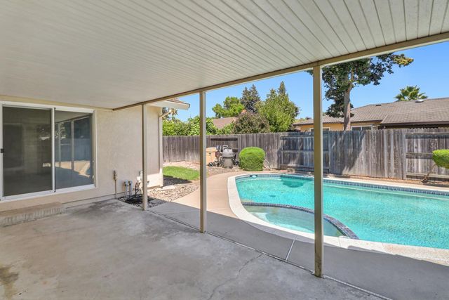 6995 Wavecrest Way, Sacramento, CA 95831