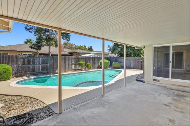 6995 Wavecrest Way, Sacramento, CA 95831