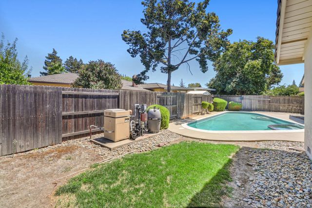 6995 Wavecrest Way, Sacramento, CA 95831
