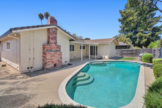 6995 Wavecrest Way, Sacramento, CA 95831