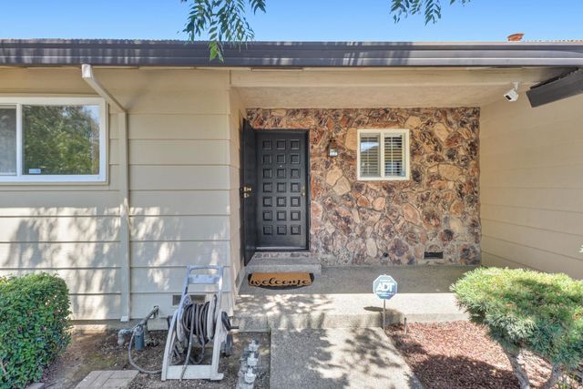 6995 Wavecrest Way, Sacramento, CA 95831