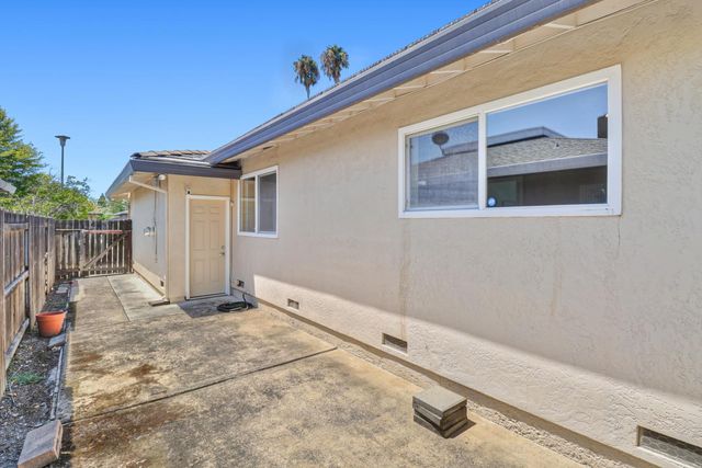 6995 Wavecrest Way, Sacramento, CA 95831