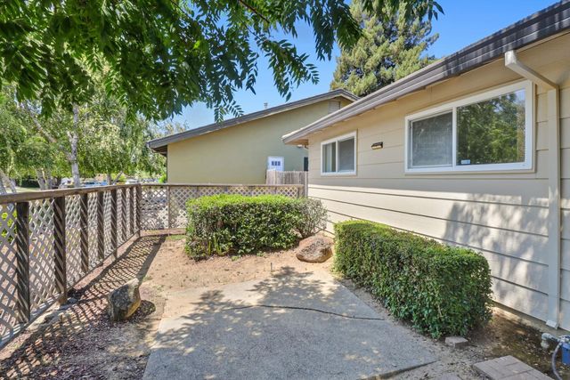 6995 Wavecrest Way, Sacramento, CA 95831
