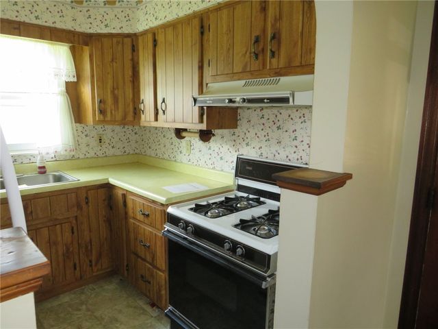 225 N Main St, Houston, PA 15342