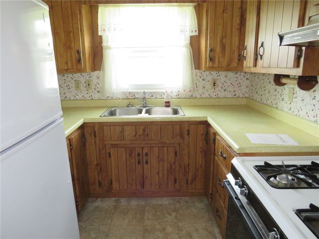 225 N Main St, Houston, PA 15342