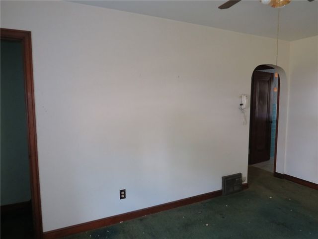 225 N Main St, Houston, PA 15342