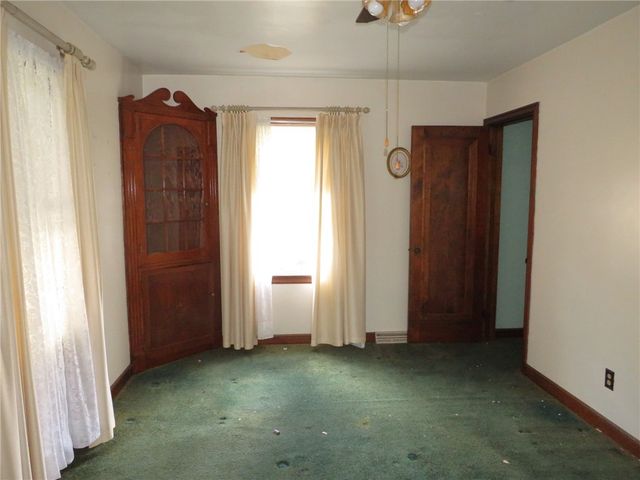 225 N Main St, Houston, PA 15342