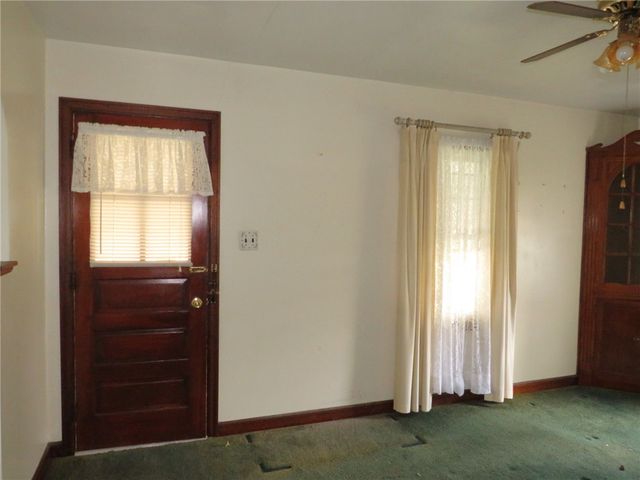 225 N Main St, Houston, PA 15342