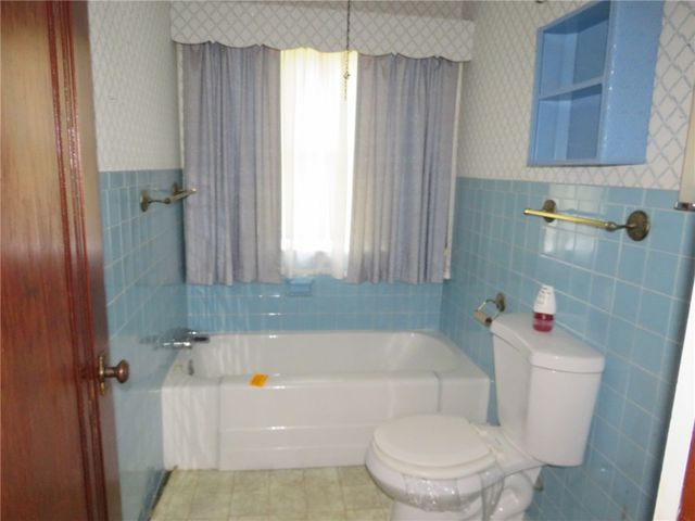 225 N Main St, Houston, PA 15342