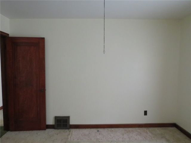 225 N Main St, Houston, PA 15342