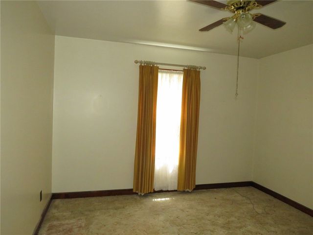 225 N Main St, Houston, PA 15342
