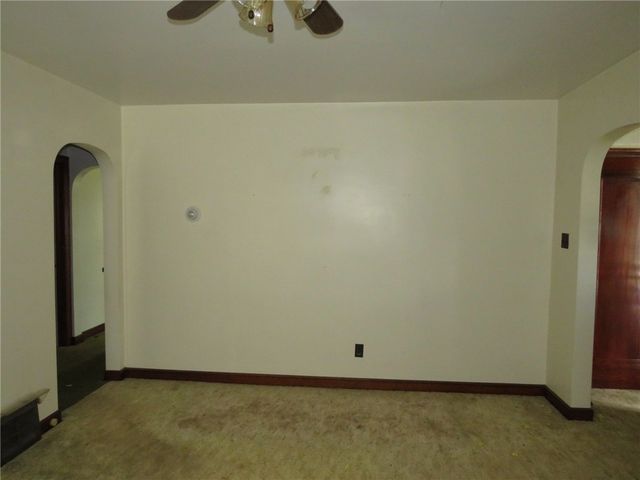225 N Main St, Houston, PA 15342