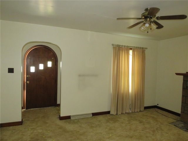 225 N Main St, Houston, PA 15342