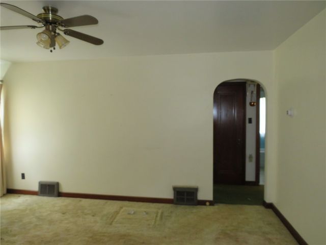 225 N Main St, Houston, PA 15342